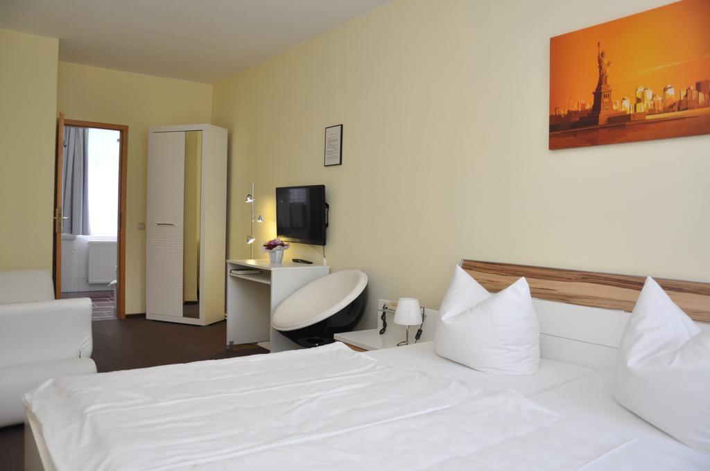 מאינינגן Hotel An Der Kapelle מראה חיצוני תמונה